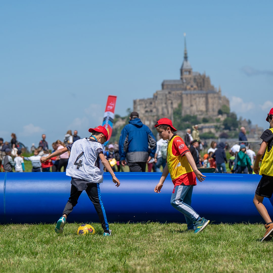 Tournoi de football au Mont-Saint-Michel